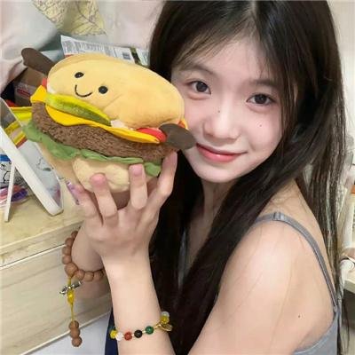 落在她身边